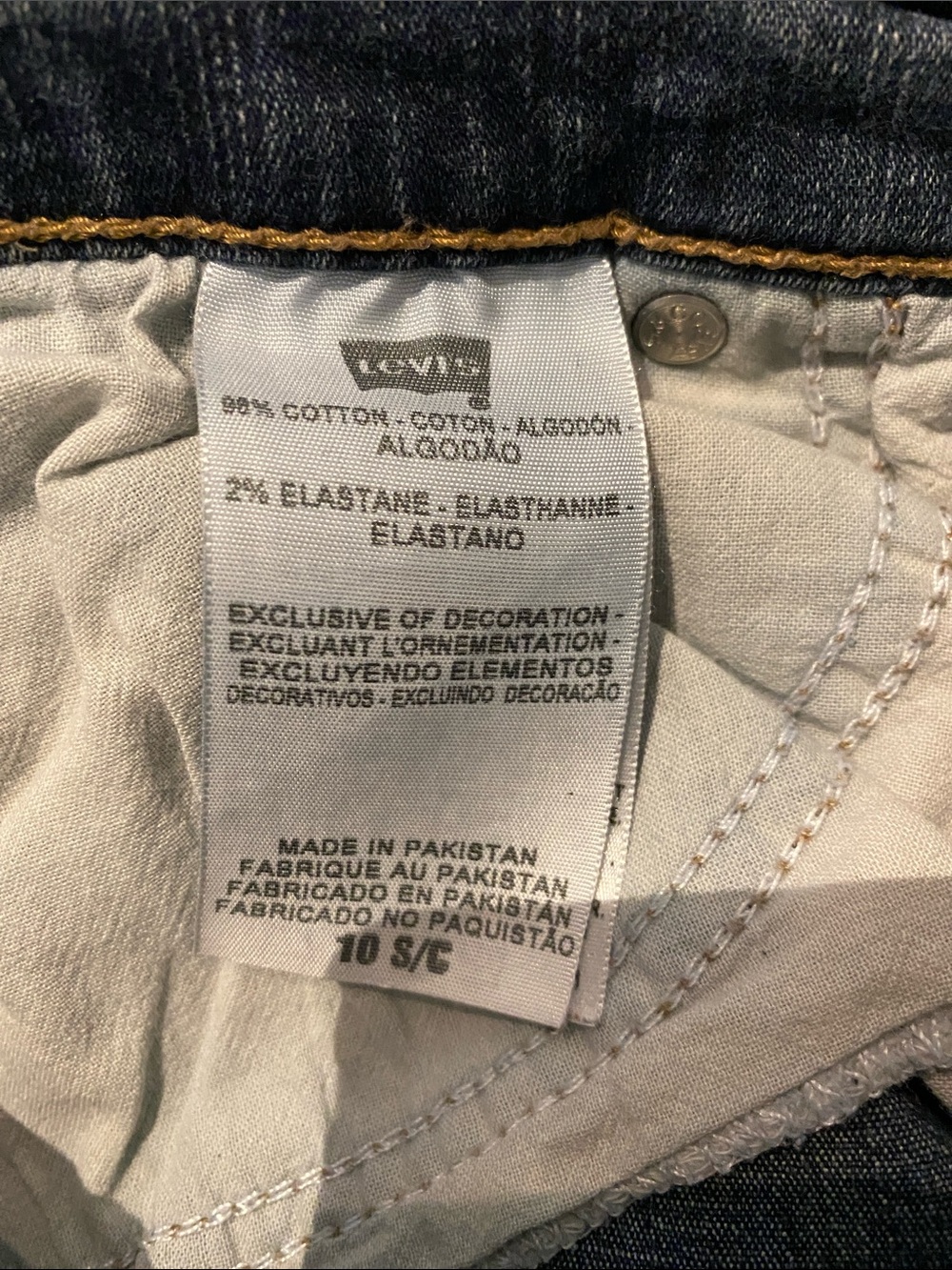 Levi's Women's Dark Wash Jean | Size 10 - Picture 2 of 5